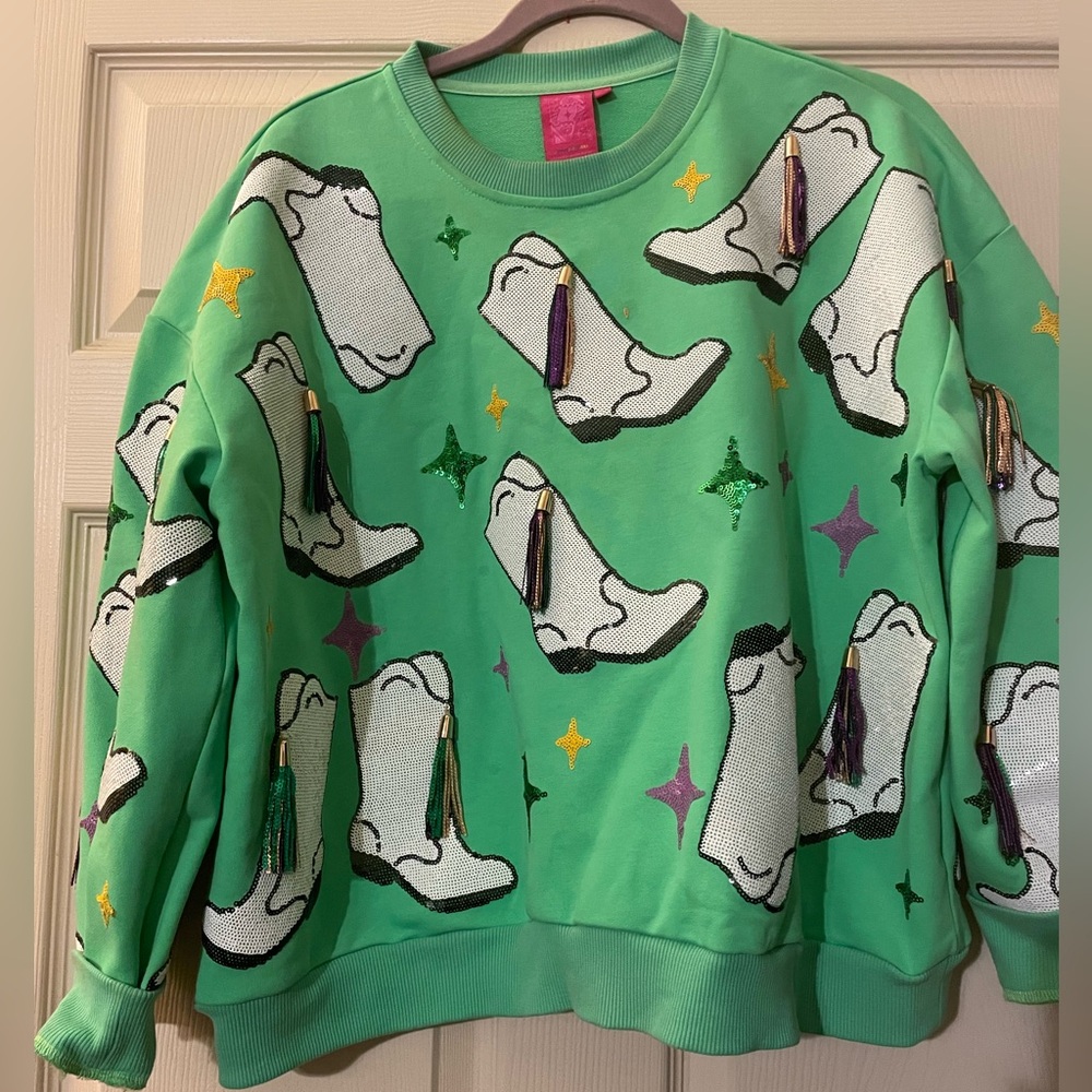 QUEEN OF SPARKLES  Green Sweatshirt with Mardi Gras Boot Design worn once Small